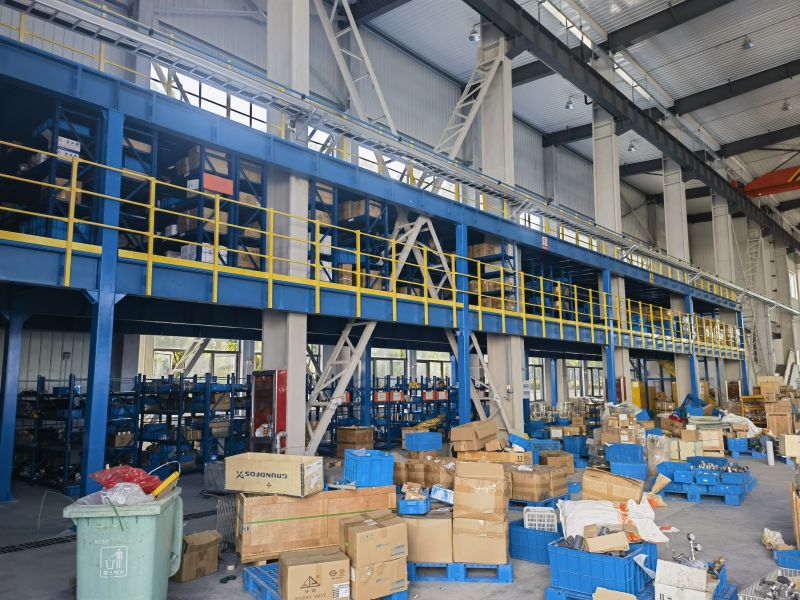 南京某大型环保上市企业集成中心三层钢平台安装